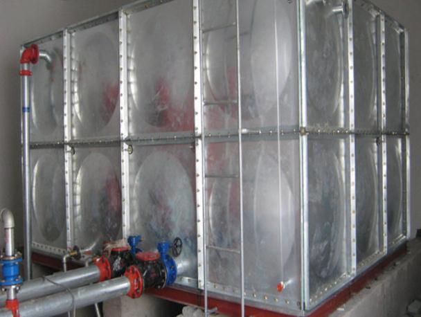 镀锌钢板水箱采用优质的镀锌钢板冲压而成